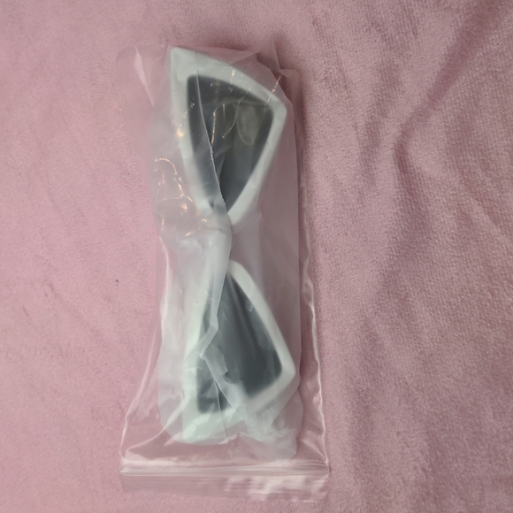 Petals and Peacocks White Triangle UV Protection Sunglasses - Picture 5 of 5